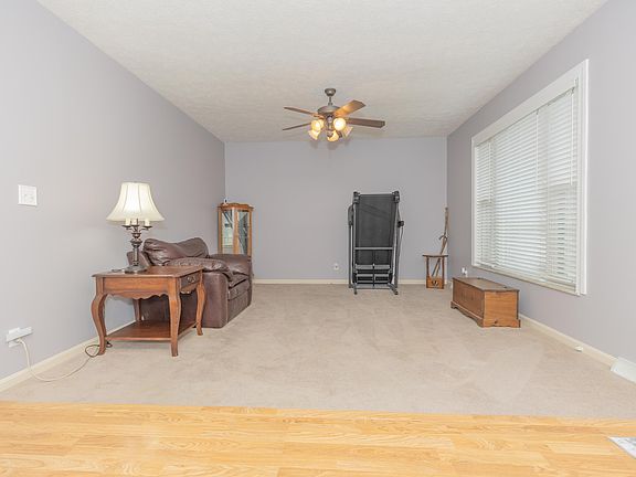 4th image of 8499 Stonegate Dr