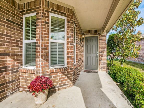 3rd image of 1216 Troon Dr