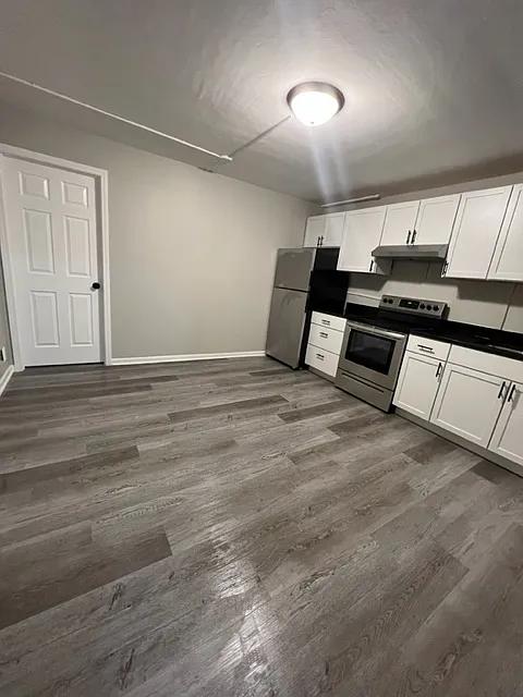 6803 - 6805 Schneider Apartments - 6 — Photo 2