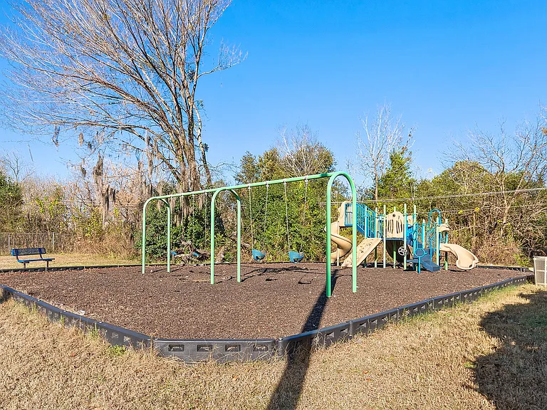 Ravenwood Apartments — Photo 10