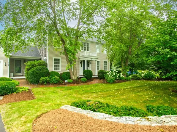 246 Island Dr, Middletown, RI 02842