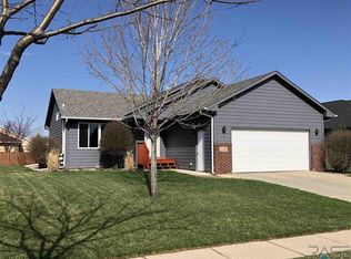 7105 S Hughes Ave, Sioux Falls, SD 57108