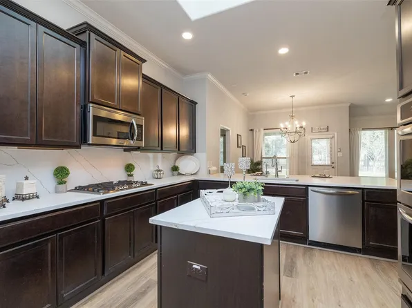10722 Sir Alex Dr, Tomball, TX 77375