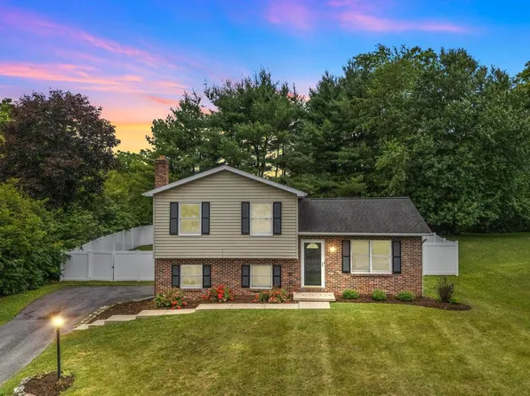 232 N Vanessa Dr, Pleasant Gap, PA 16823