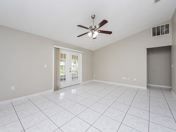 3rd image of 723 Del Rio Way