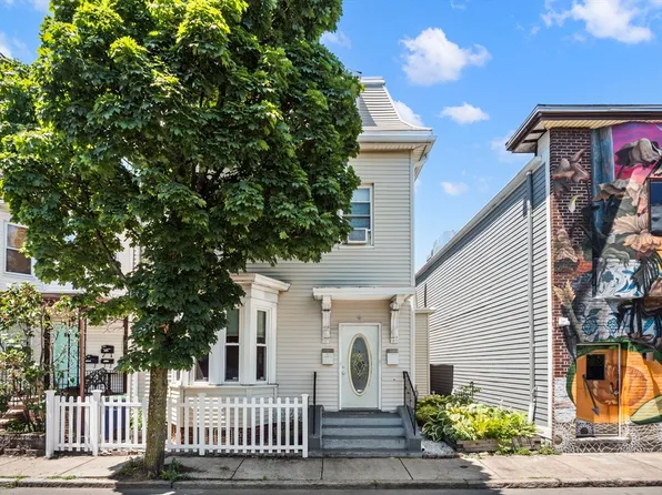 4 George St #1, Somerville, MA 02145