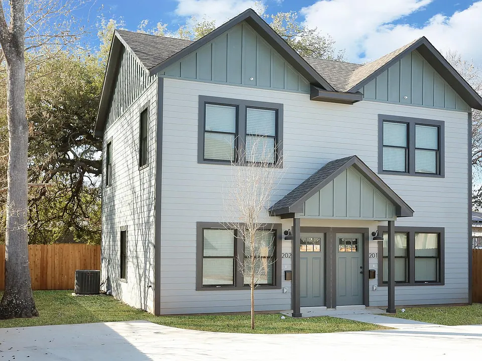 311 Ferguson Ave #202