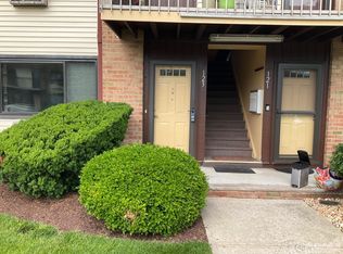 123 Cricket Ln, Woodbridge, NJ 07095