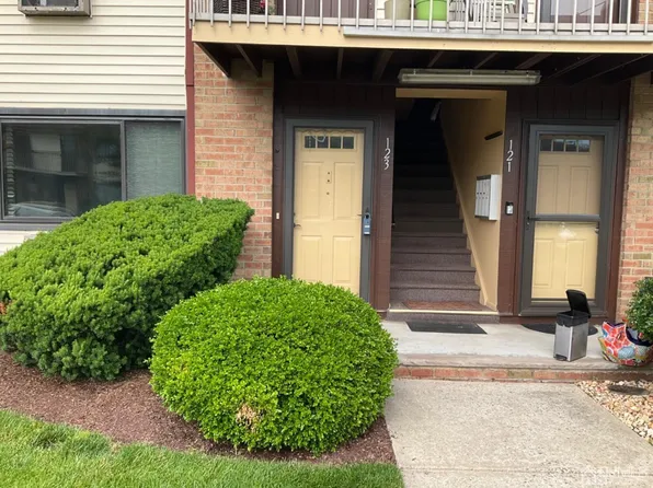 123 Cricket Ln, Woodbridge, NJ 07095