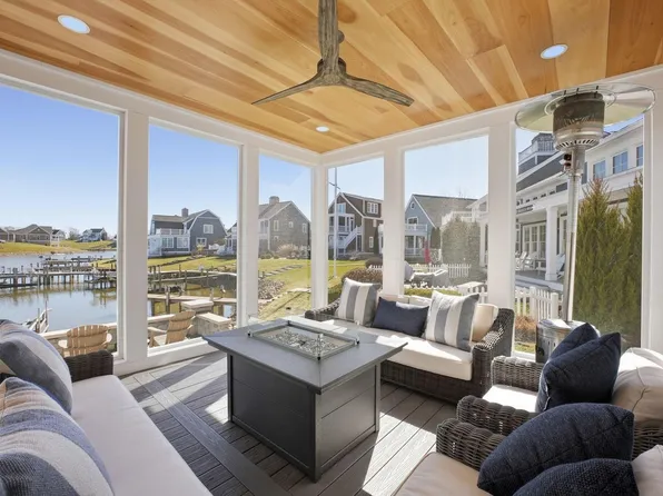 15190 Shoreline Dr W, Thornville, OH 43076