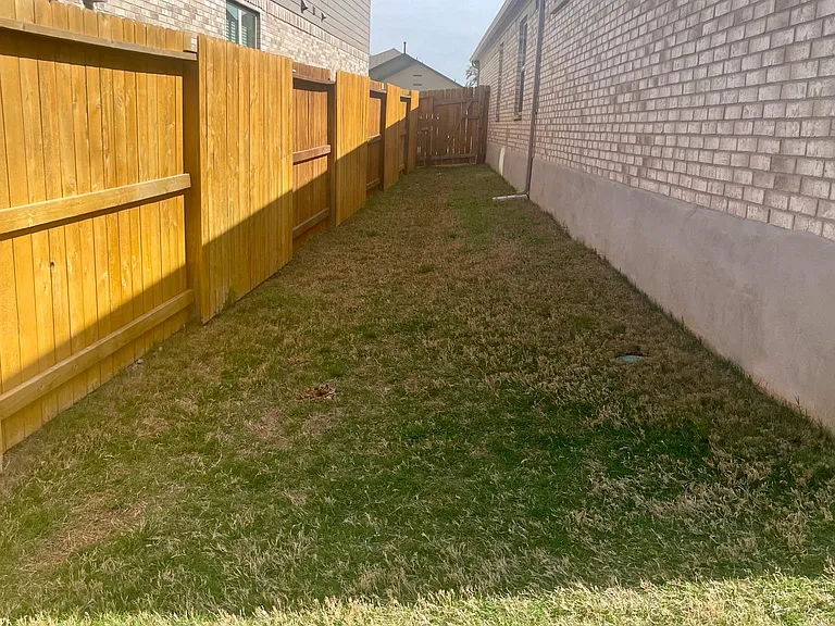 1643 Stone House — Photo 36