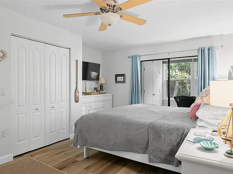 440 Palm Tree Dr — Photo 15