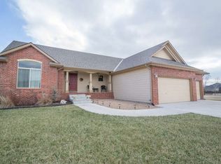 412 Woodside Ct, Newton, KS 67117