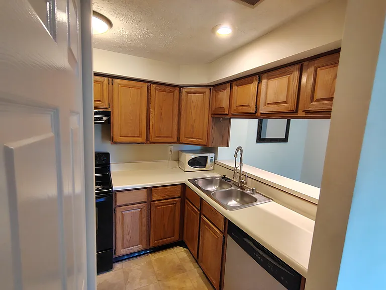 821 Stratford Way — Photo 18