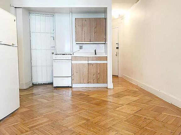 4th image of 42 W 72nd St APT 3A