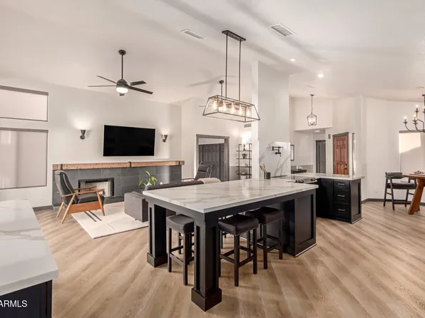 22 E CAROLINE Lane, Tempe, AZ 85284