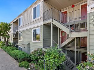 3233 NE 12th St APT 204, Renton, WA 98056