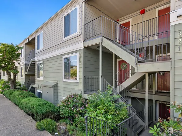 3233 NE 12th Street #204, Renton, WA 98056