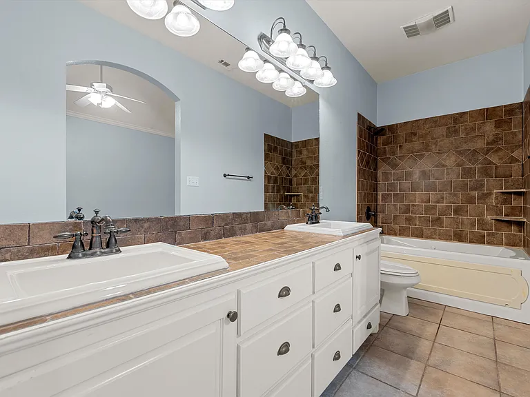 316 Garden Dr — Photo 3