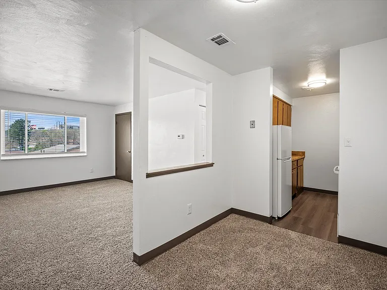 Landmark Apartments — Photo 14