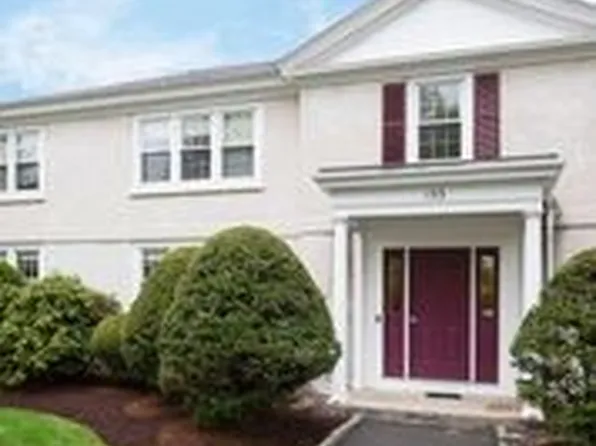 153 Thoreau St, Concord, MA 01742