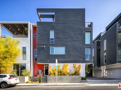 8107 W Romaine St, Los Angeles, CA, 90046