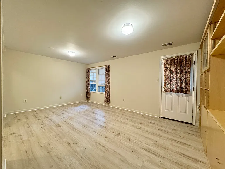 10175 Treble Ct — Photo 32