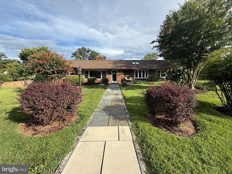 6175 Cobbs Rd — Photo 1