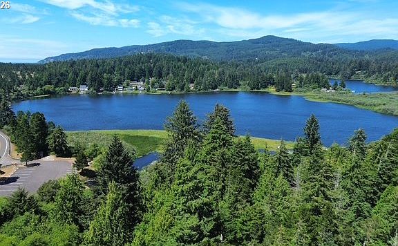 5th image of 88972 Sutton Lake Rd