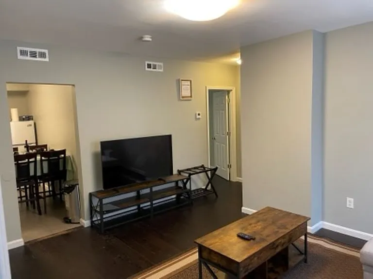1600 E St NE #4 — Photo 13