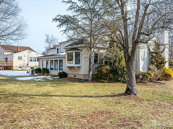 3rd image of 19 Annette Dr