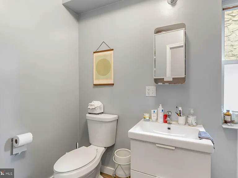 2049 E Susquehanna Ave #2F — Photo 8