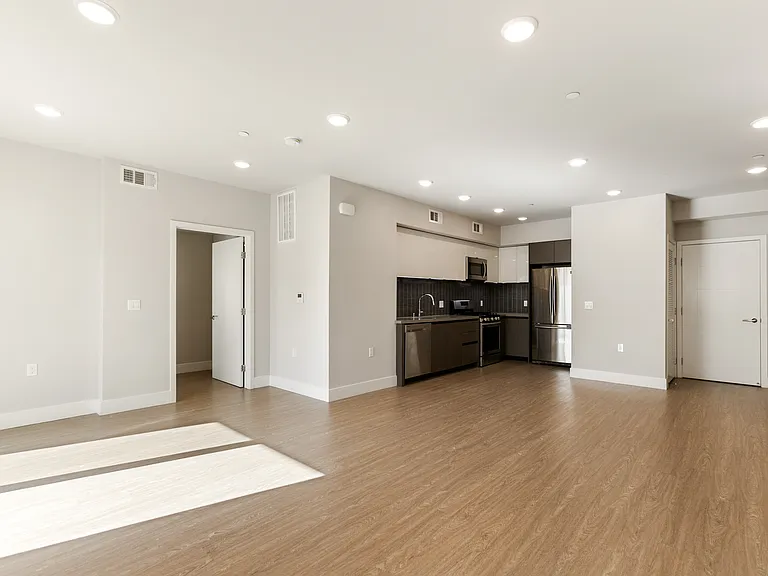 837 Harvard — Photo 34
