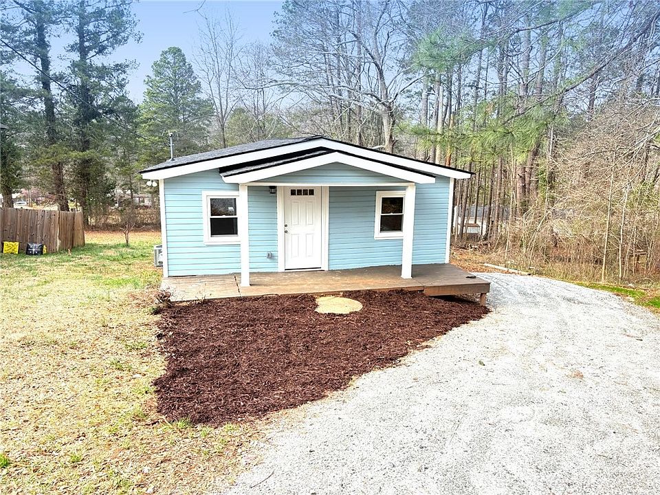 1st image of 286 Pine Avenue