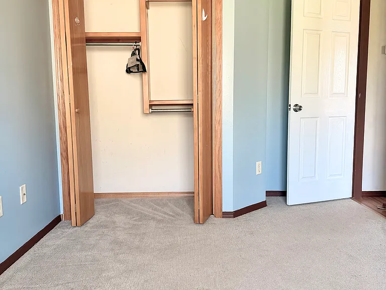 2117 S Rogers Cir — Photo 5