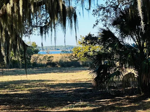 132 Front St, Saint Helena Island, SC 29920