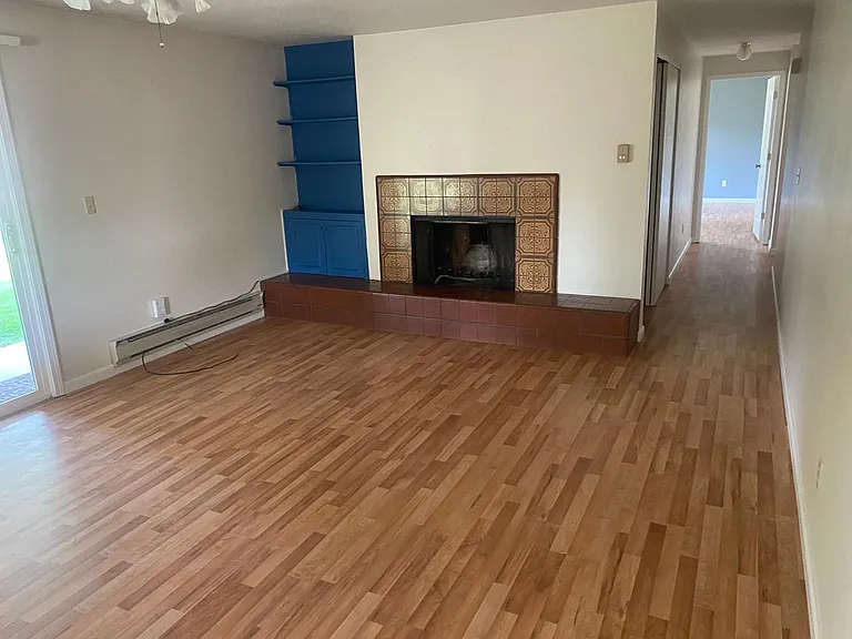 915 Margaret Dr — Photo 5