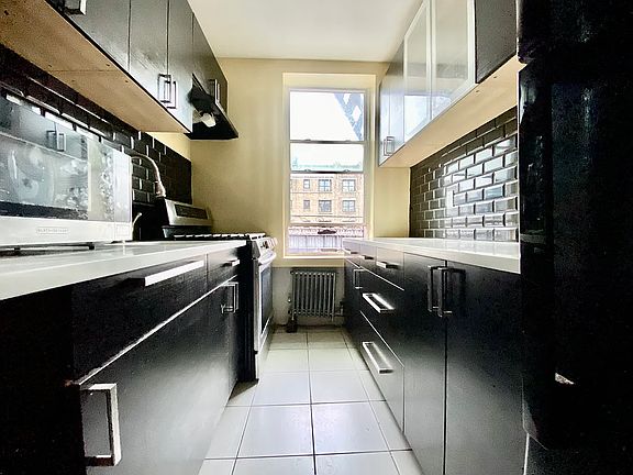 3rd image of 1243 Atlantic Ave APT 2B