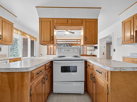 5th image of 707 65th Ave NW