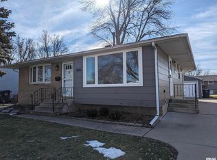 4910 48th Ave, Moline, IL 61265