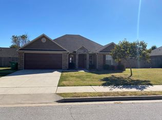 621 Spur Ln, Centerton, AR 72719