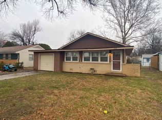 1910 Booth St, Winfield, KS 67156