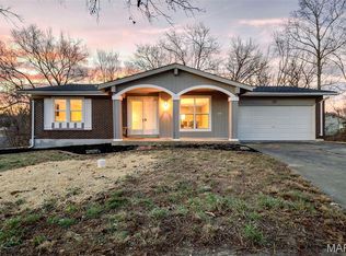 370 Marywood Ct, Ballwin, MO 63021