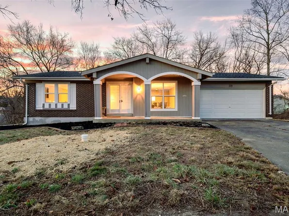 370 Marywood Ct, Ballwin, MO 63021