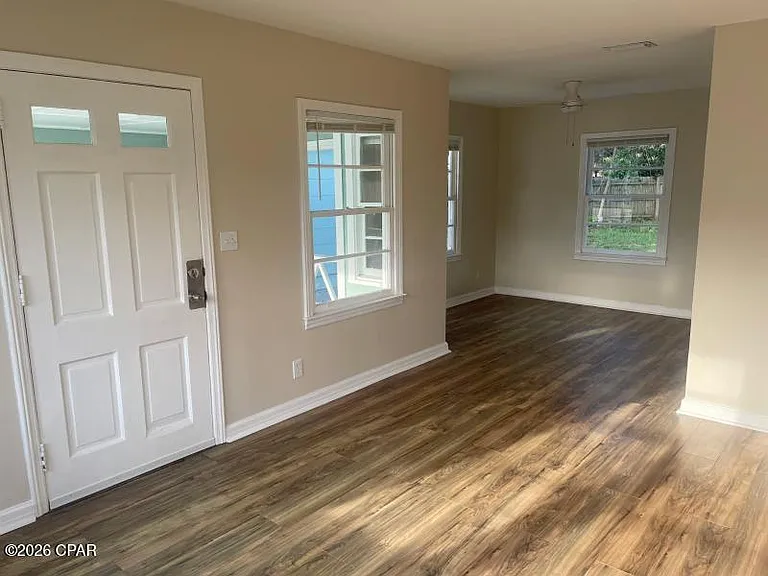1010 E 2nd Pl — Photo 6