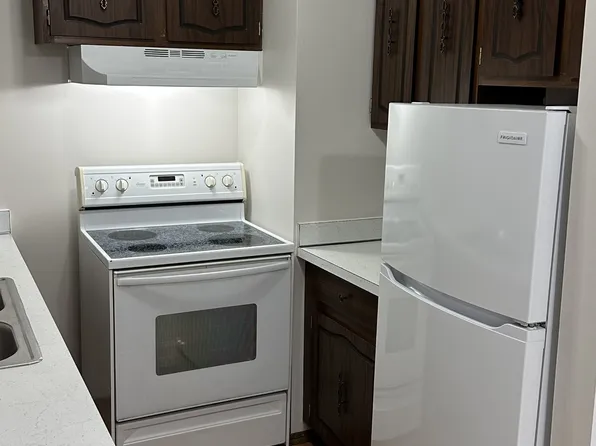 22100 E Eleven Mile Rd #22112, Saint Clair Shores, MI 48081