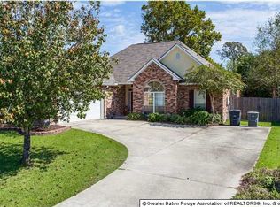 17850 Lake Azalea Dr, Baton Rouge, LA 70817