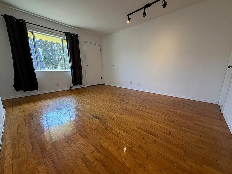 2420 Ocean Park Blvd #F — Photo 3