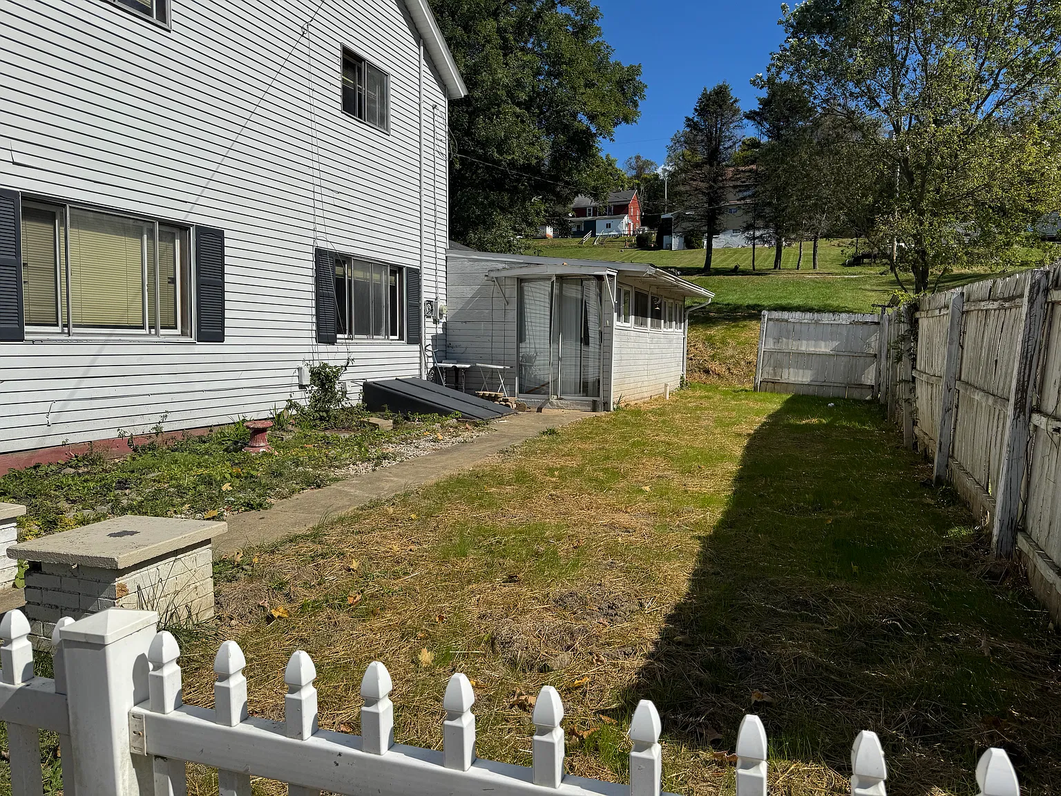 2 bed, 1.5 bath, $850 — Photo 2