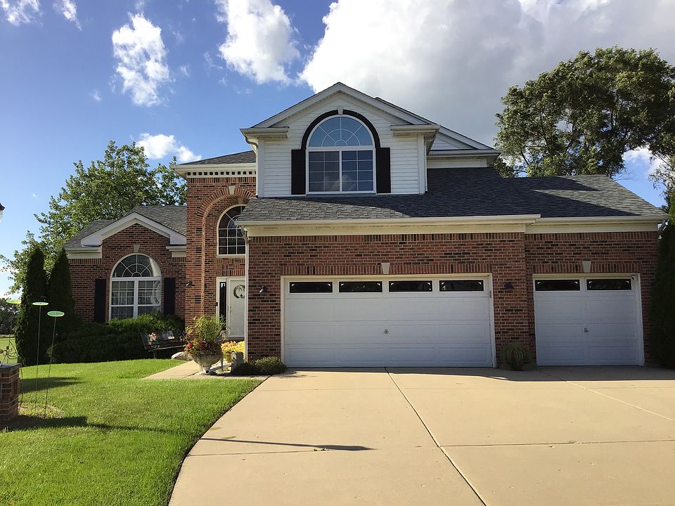 1st image of 115 Whispering Oaks Dr